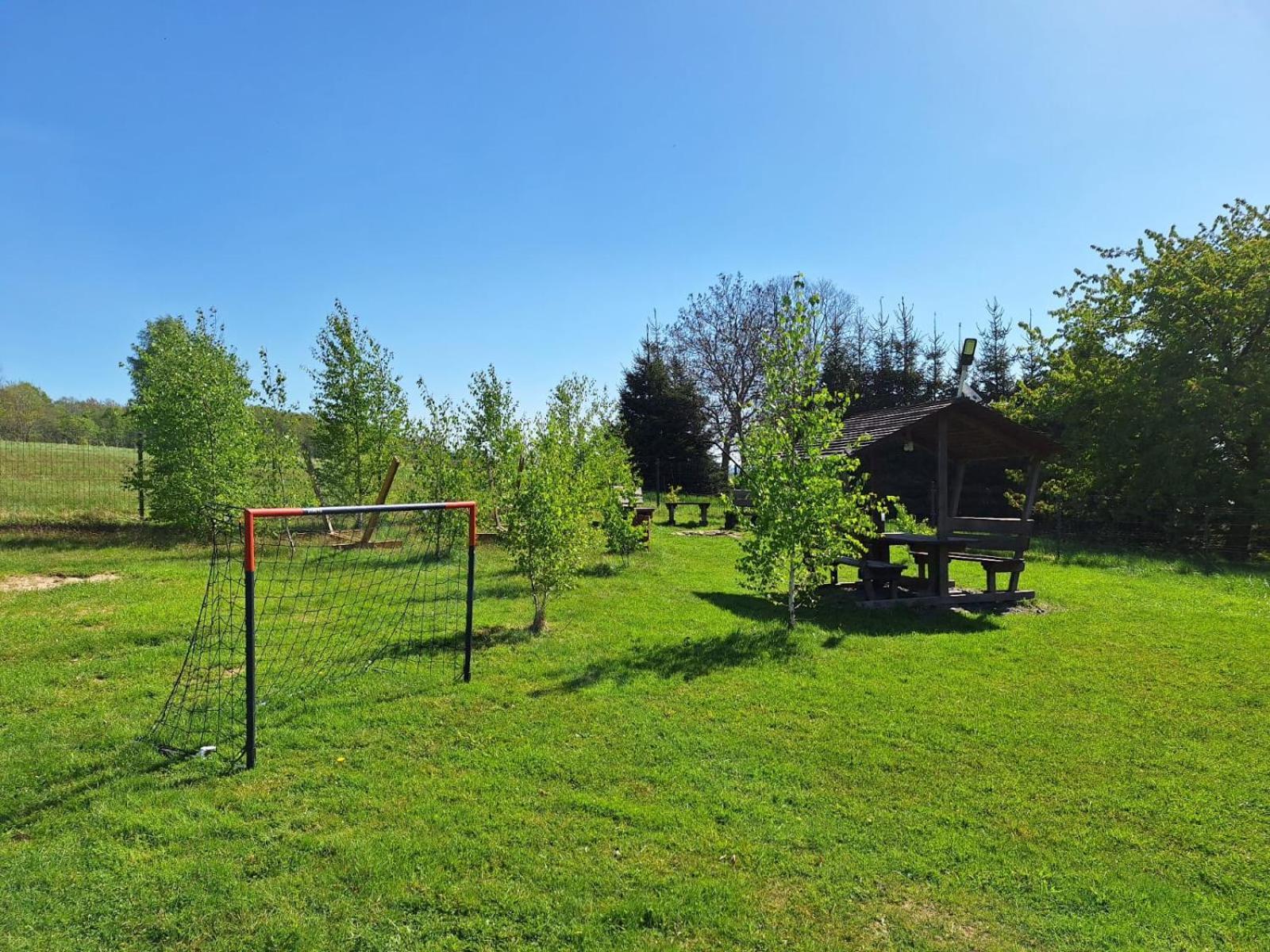 Camping, Zabierz Wlasny Namiot Kameralne Pole Namiotowe Z Basenem Kinem Plenerowym Miejscem Na Ognisko I Placem Zabaw Zywe Zwierzeta Agroturystyka Giebultow  外观 照片