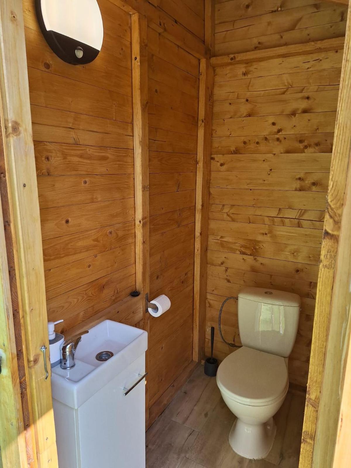Camping, Zabierz Wlasny Namiot Kameralne Pole Namiotowe Z Basenem Kinem Plenerowym Miejscem Na Ognisko I Placem Zabaw Zywe Zwierzeta Agroturystyka Giebultow  外观 照片
