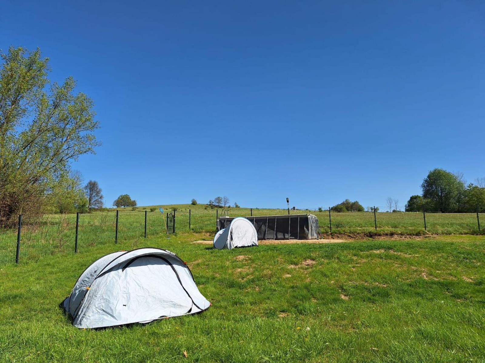 Camping, Zabierz Wlasny Namiot Kameralne Pole Namiotowe Z Basenem Kinem Plenerowym Miejscem Na Ognisko I Placem Zabaw Zywe Zwierzeta Agroturystyka Giebultow  外观 照片