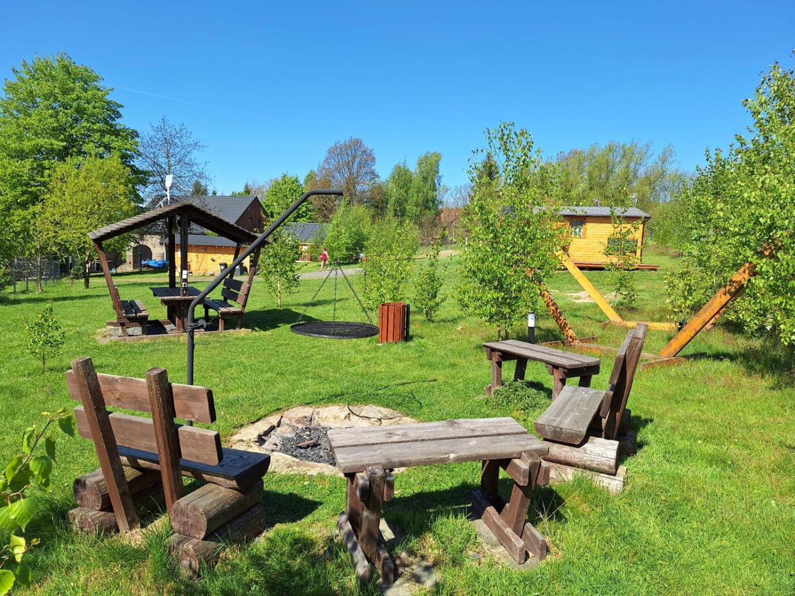 Camping, Zabierz Wlasny Namiot Kameralne Pole Namiotowe Z Basenem Kinem Plenerowym Miejscem Na Ognisko I Placem Zabaw Zywe Zwierzeta Agroturystyka Giebultow  外观 照片