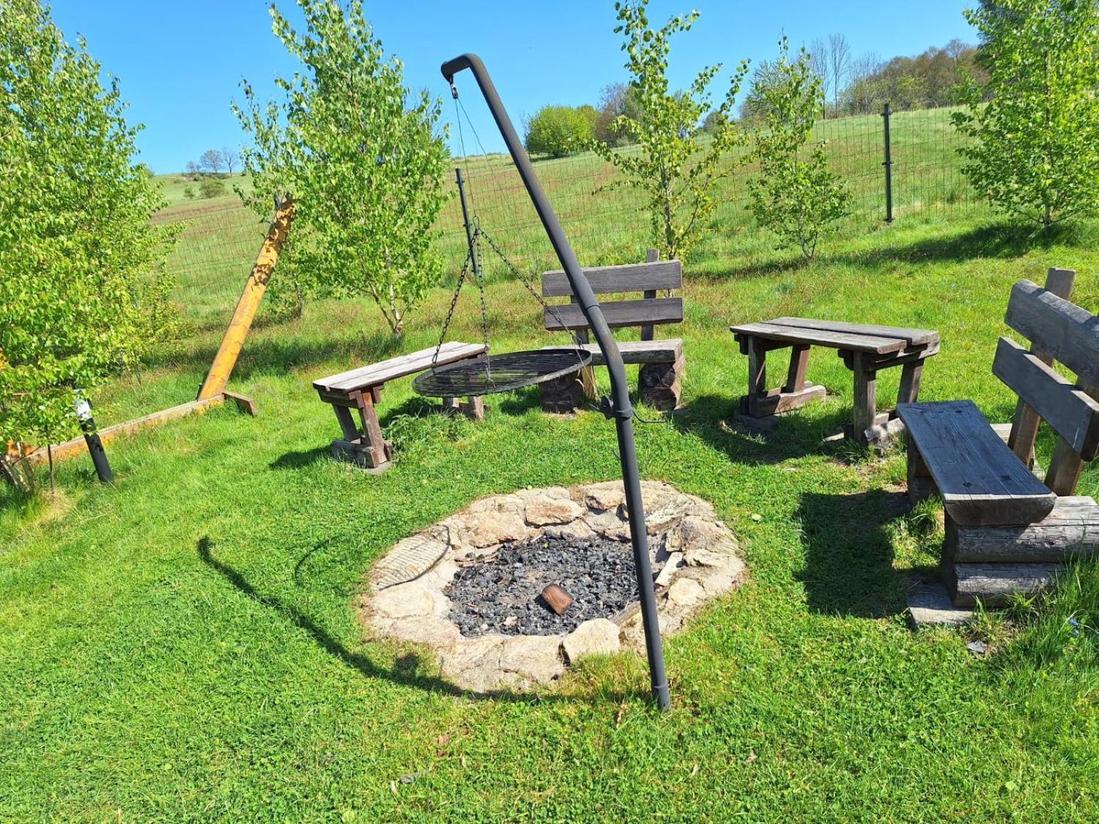 Camping, Zabierz Wlasny Namiot Kameralne Pole Namiotowe Z Basenem Kinem Plenerowym Miejscem Na Ognisko I Placem Zabaw Zywe Zwierzeta Agroturystyka Giebultow  外观 照片